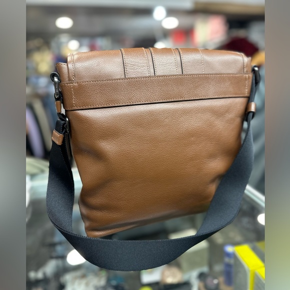 COACH BOND SMALL MESSENGER IN PEBBLE LEATHER . Color Brown . New no tag - Picture 2 of 7